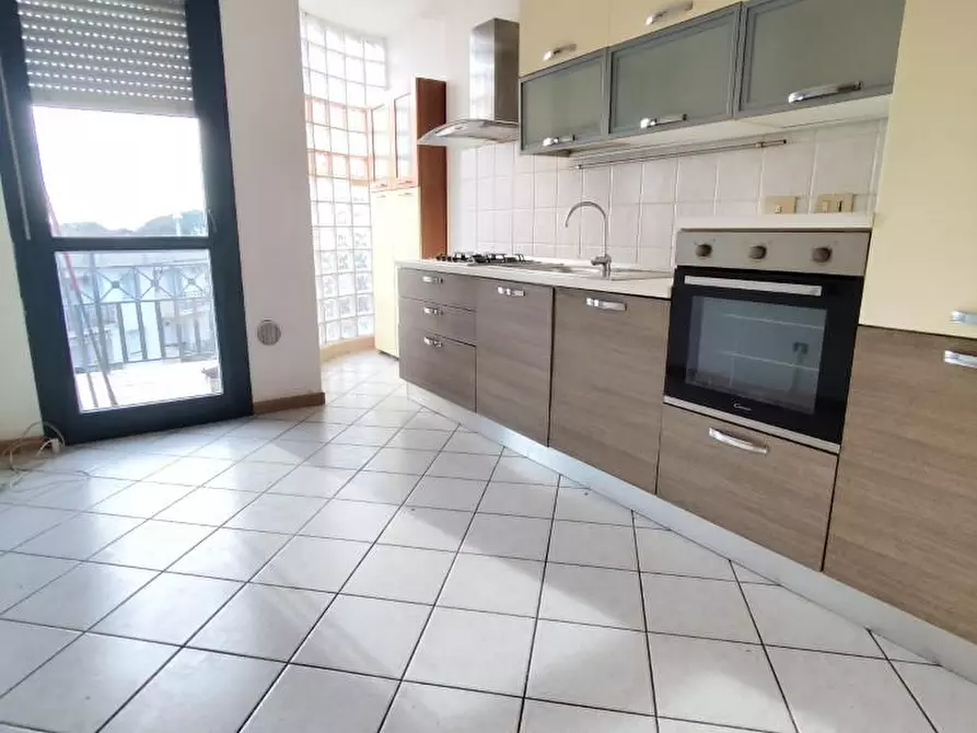 Immagine 6 di Appartamento in affitto  a Massa