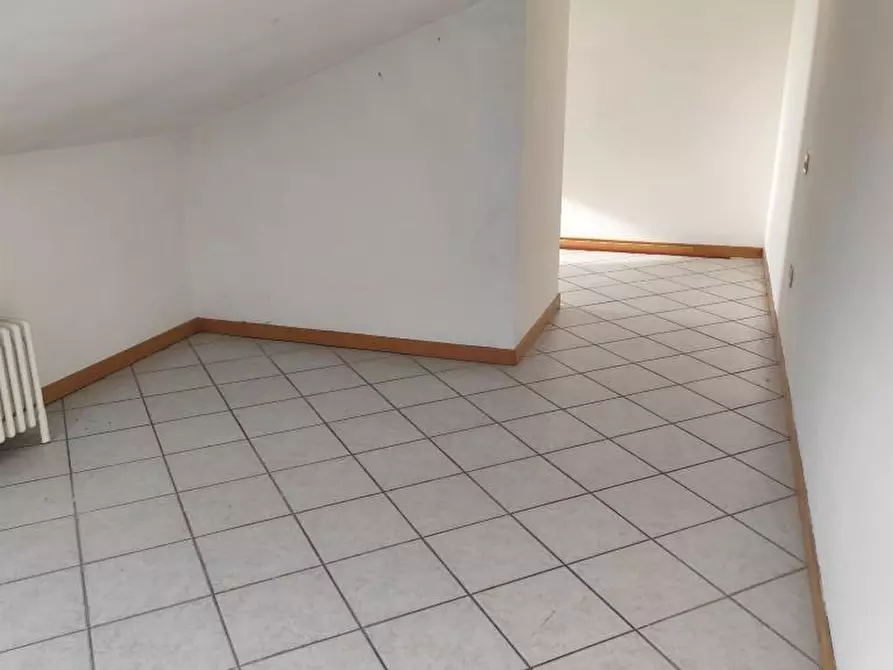 Immagine 10 di Appartamento in affitto  a Massa