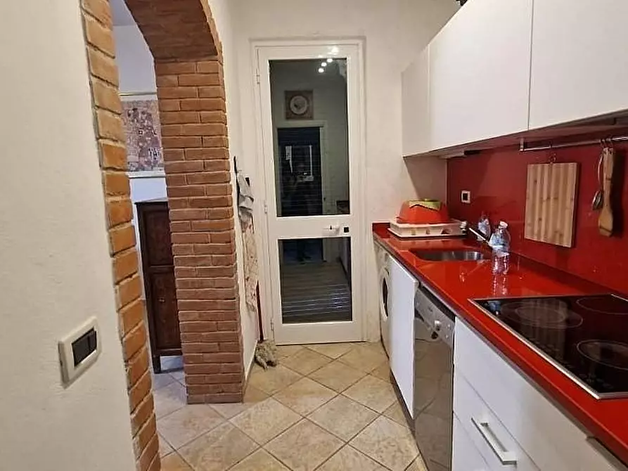 Immagine 2 di Casa indipendente in vendita  a Carrara