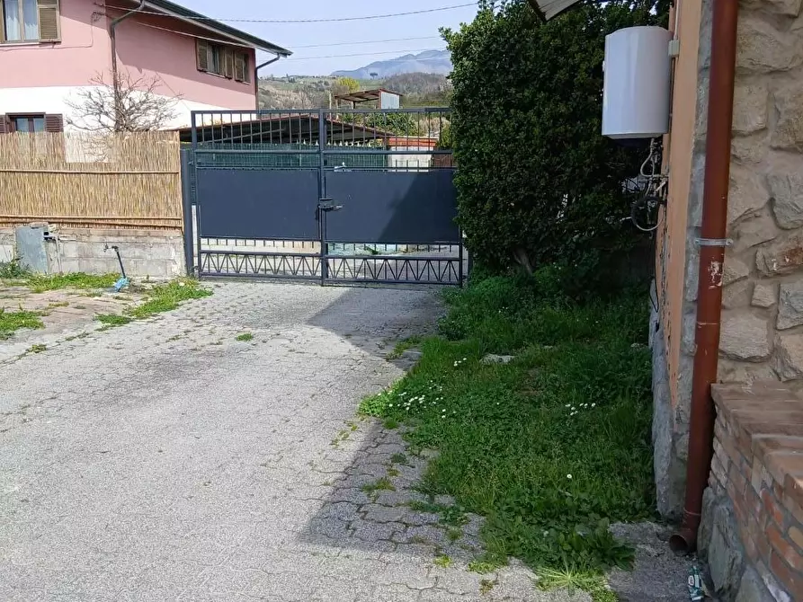 Immagine 3 di Casa trifamiliare in vendita  a Massa