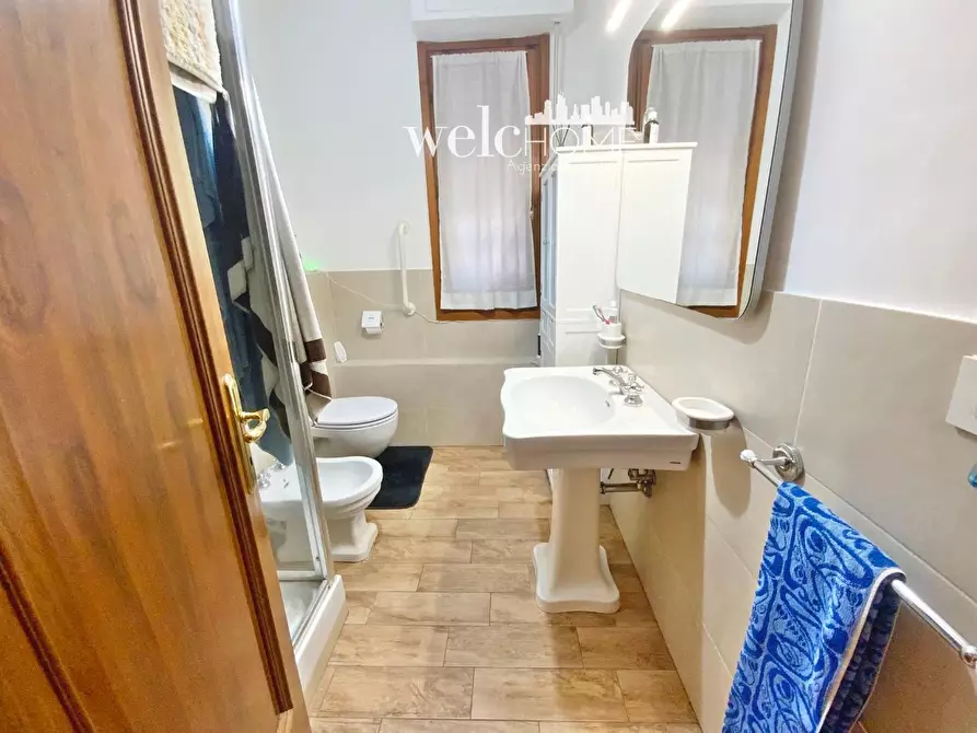 Immagine 12 di Appartamento in vendita  a Campi Bisenzio