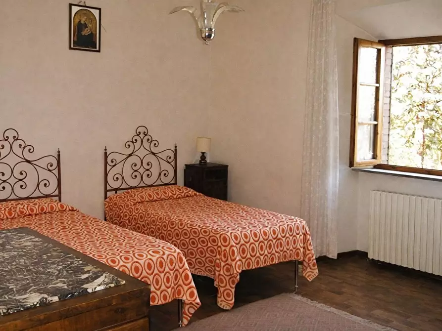 Immagine 10 di Casa colonica in vendita  a Monteriggioni