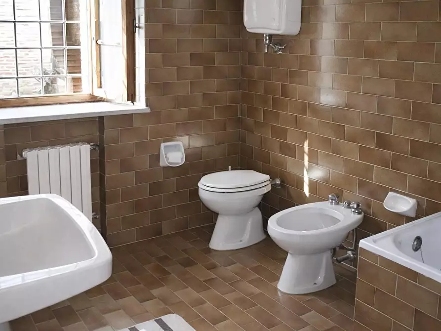 Immagine 11 di Casa colonica in vendita  a Monteriggioni