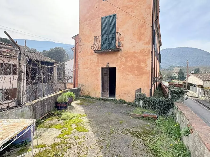 Immagine 1 di Appartamento in vendita  a Lucca