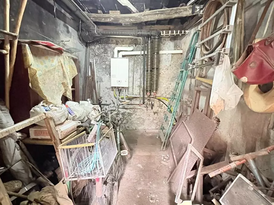 Immagine 17 di Appartamento in vendita  a Lucca