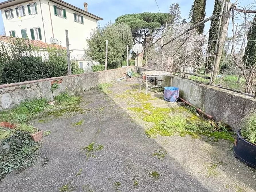 Immagine 23 di Appartamento in vendita  a Lucca