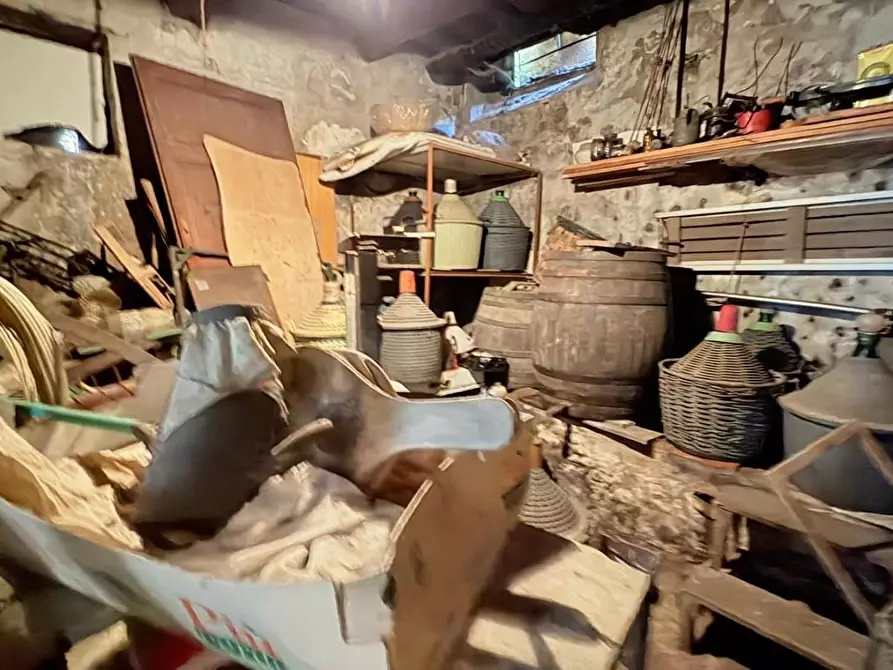 Immagine 16 di Appartamento in vendita  a Lucca