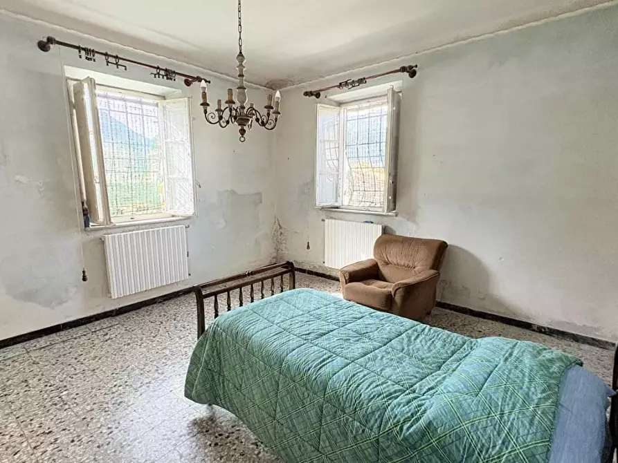 Immagine 11 di Appartamento in vendita  a Lucca