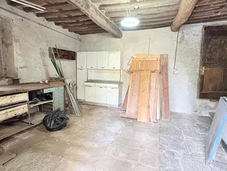 Immagine 21 di Appartamento in vendita  a Lucca