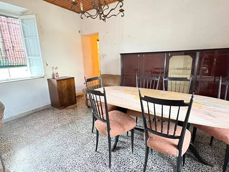 Immagine 5 di Appartamento in vendita  a Lucca