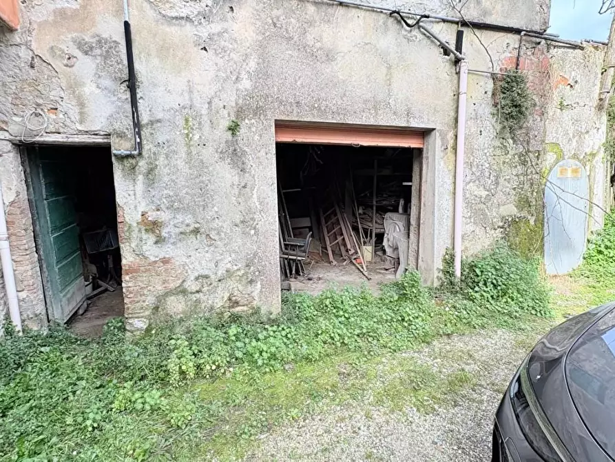 Immagine 20 di Appartamento in vendita  a Lucca