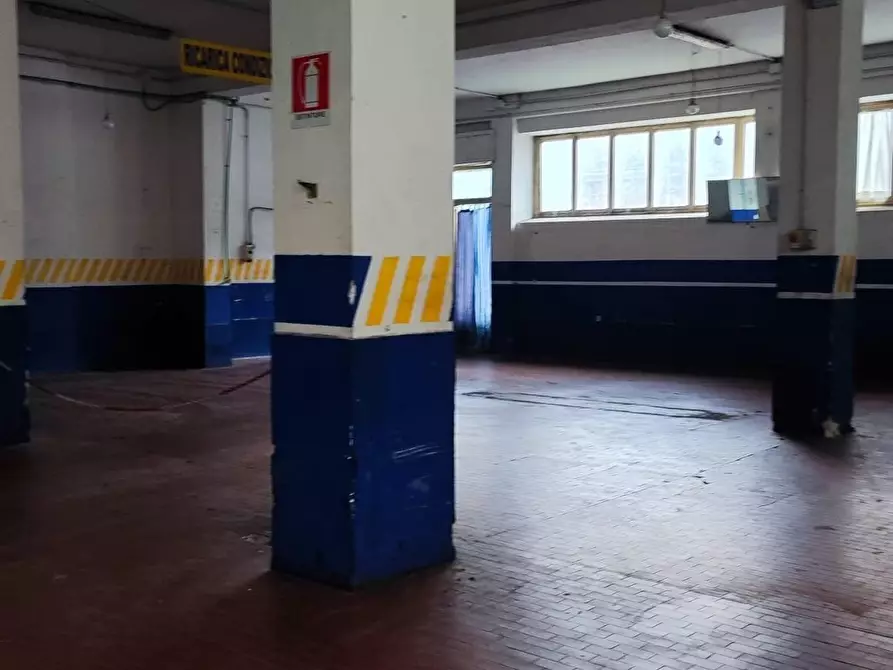 Immagine 4 di Laboratorio in affitto  a Carrara