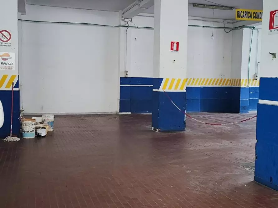 Immagine 5 di Laboratorio in affitto  a Carrara