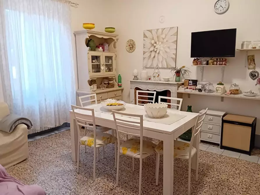 Immagine 2 di Appartamento in vendita  a Carrara