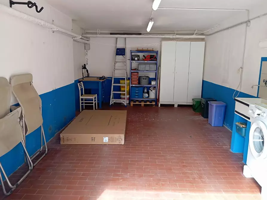 Immagine 2 di Appartamento in vendita  a Carrara