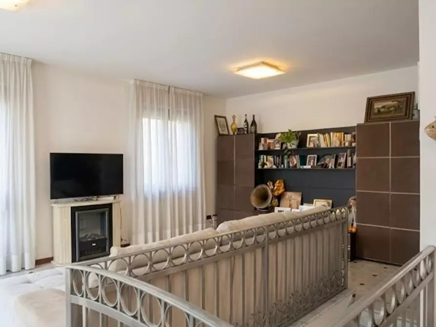 Immagine 16 di Appartamento in vendita  a Carrara