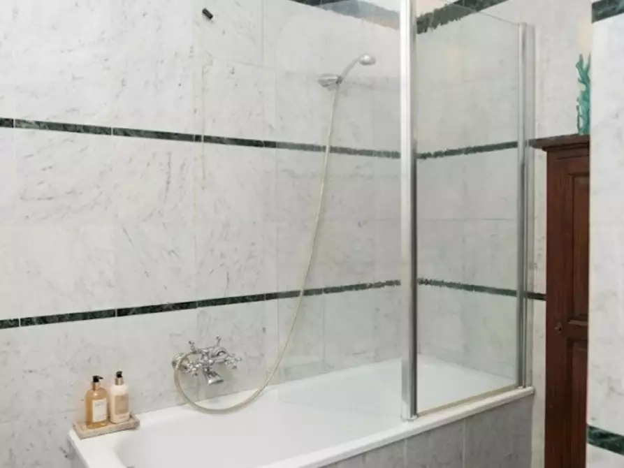 Immagine 32 di Appartamento in vendita  a Carrara