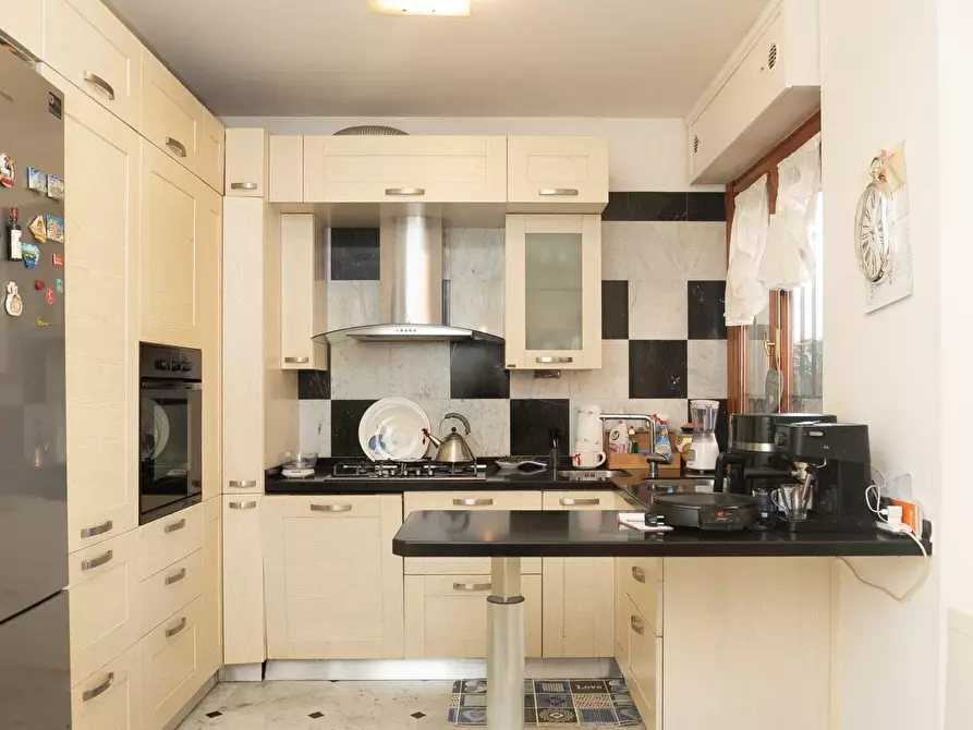 Immagine 10 di Appartamento in vendita  a Carrara