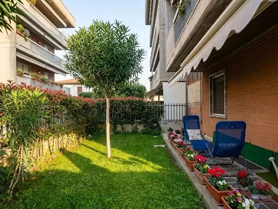 Immagine 2 di Appartamento in vendita  a Carrara