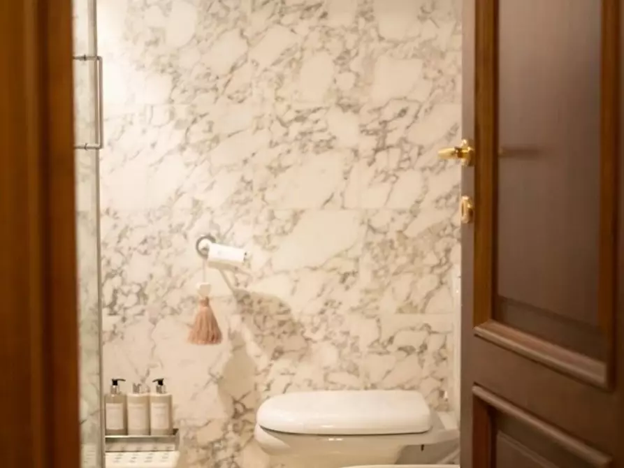 Immagine 28 di Appartamento in vendita  a Carrara