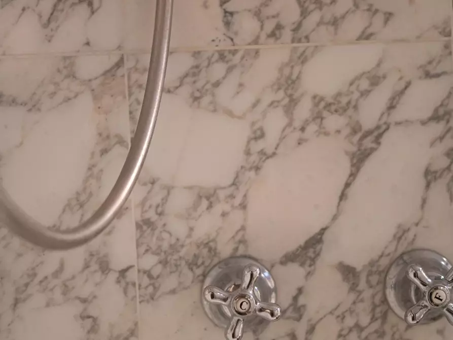 Immagine 30 di Appartamento in vendita  a Carrara