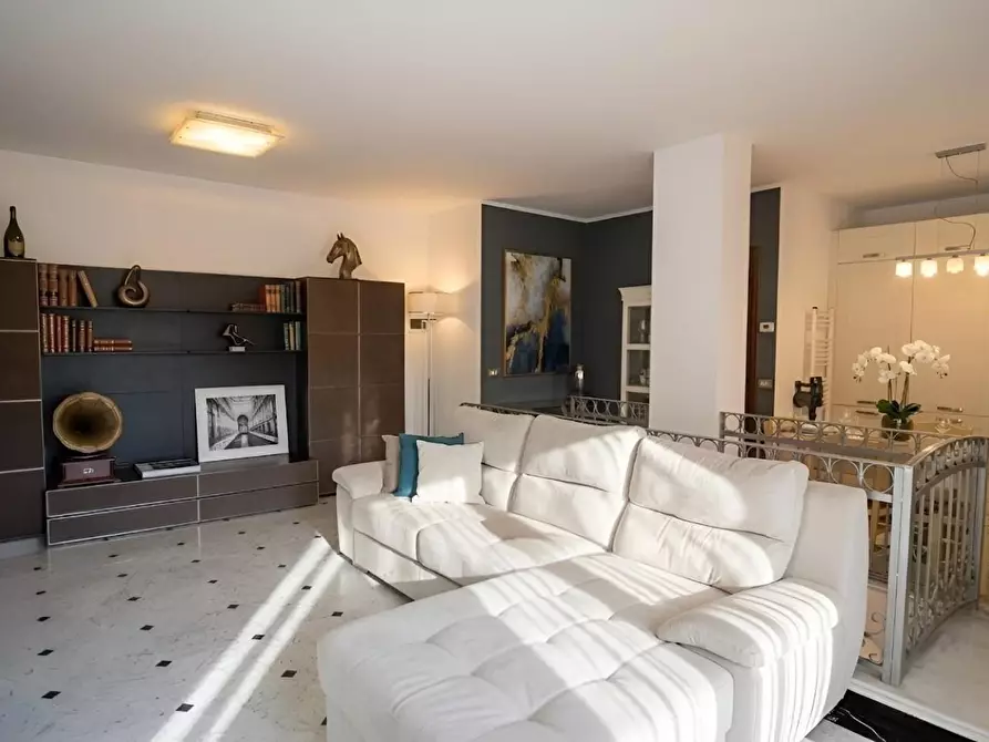 Immagine 3 di Appartamento in vendita  a Carrara