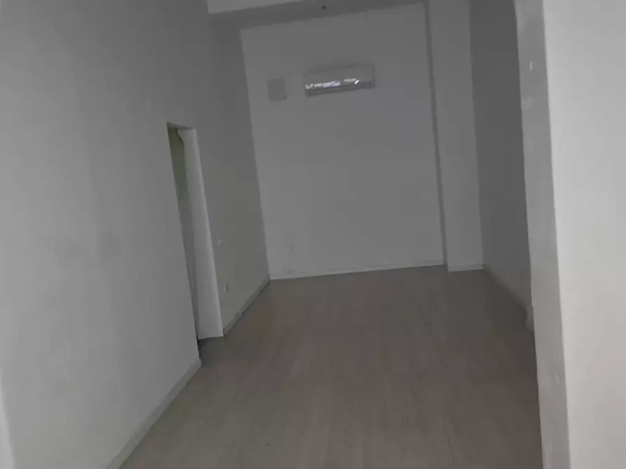 Immagine 6 di Locale commerciale in affitto  a Pontedera