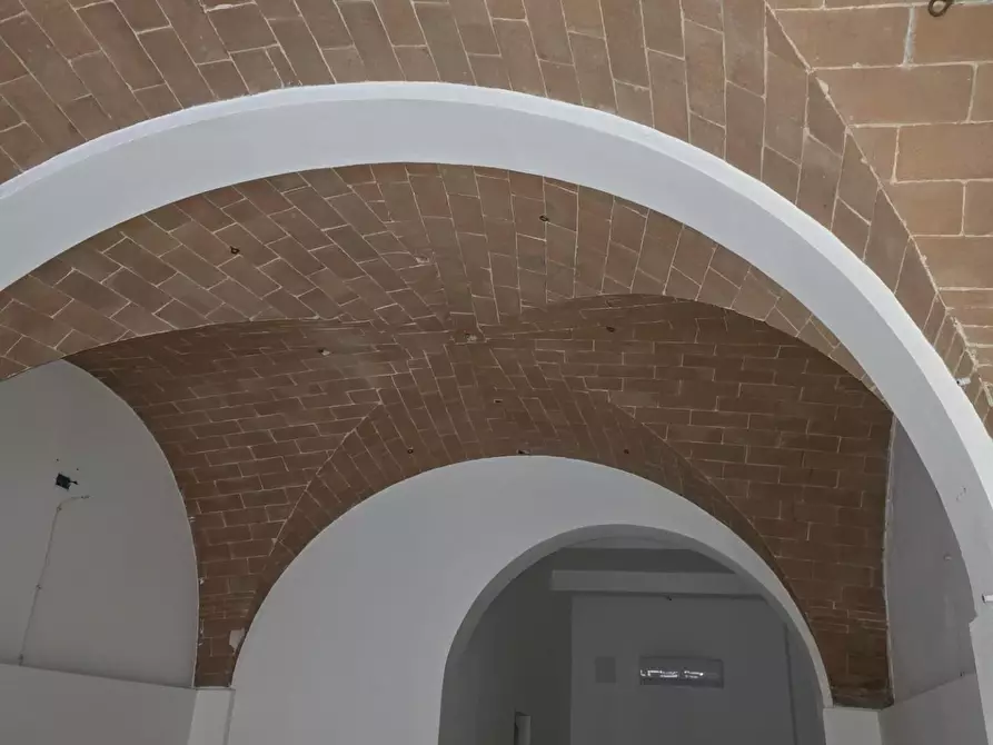 Immagine 9 di Locale commerciale in affitto  a Pontedera