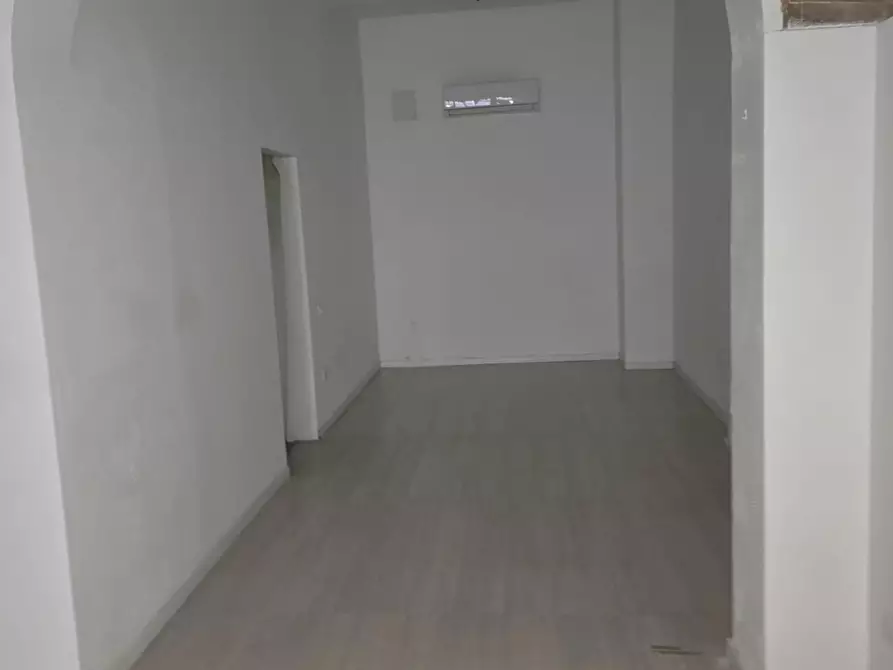 Immagine 4 di Locale commerciale in affitto  a Pontedera
