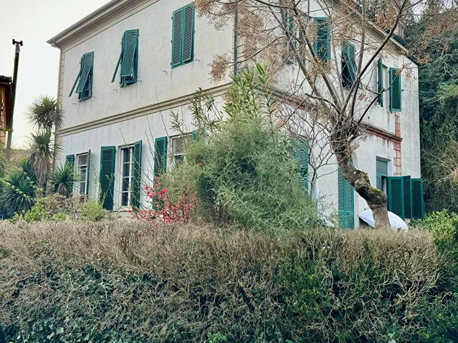 Immagine 39 di Villa in vendita  a Lucca