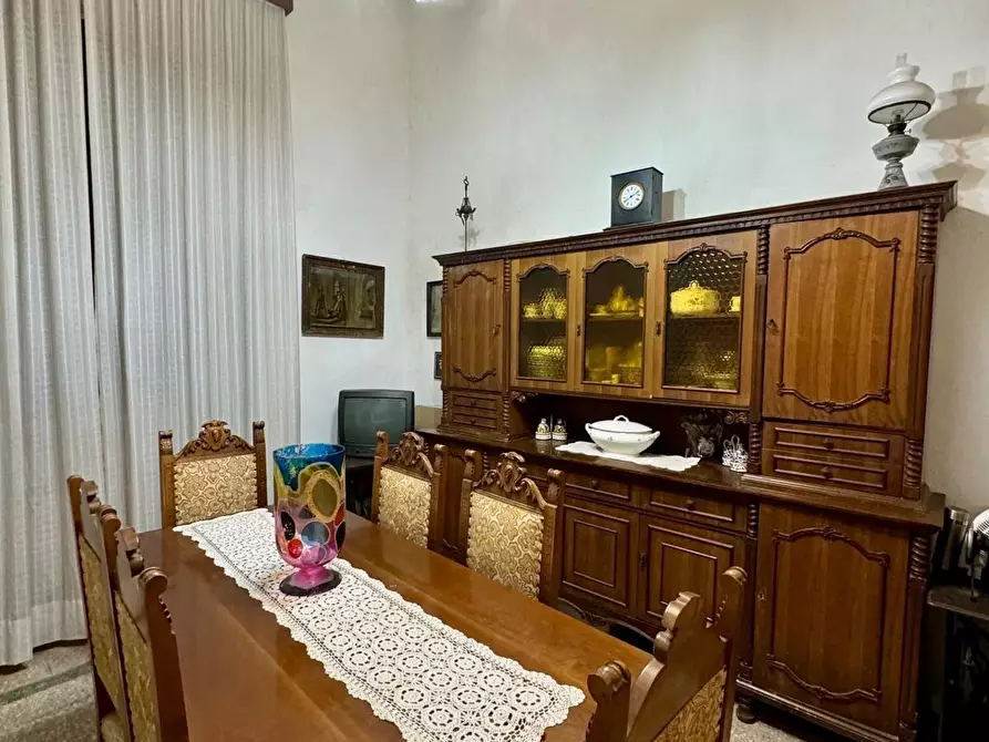 Immagine 10 di Villa in vendita  a Lucca