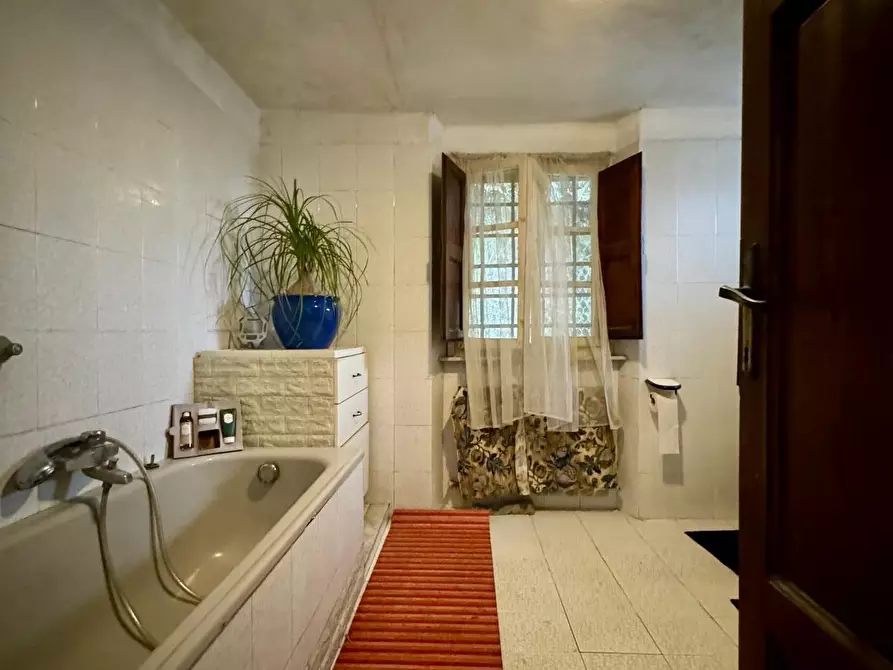 Immagine 31 di Villa in vendita  a Lucca