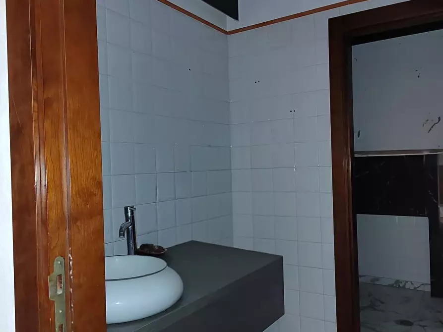 Immagine 6 di Locale commerciale in affitto  a Fucecchio