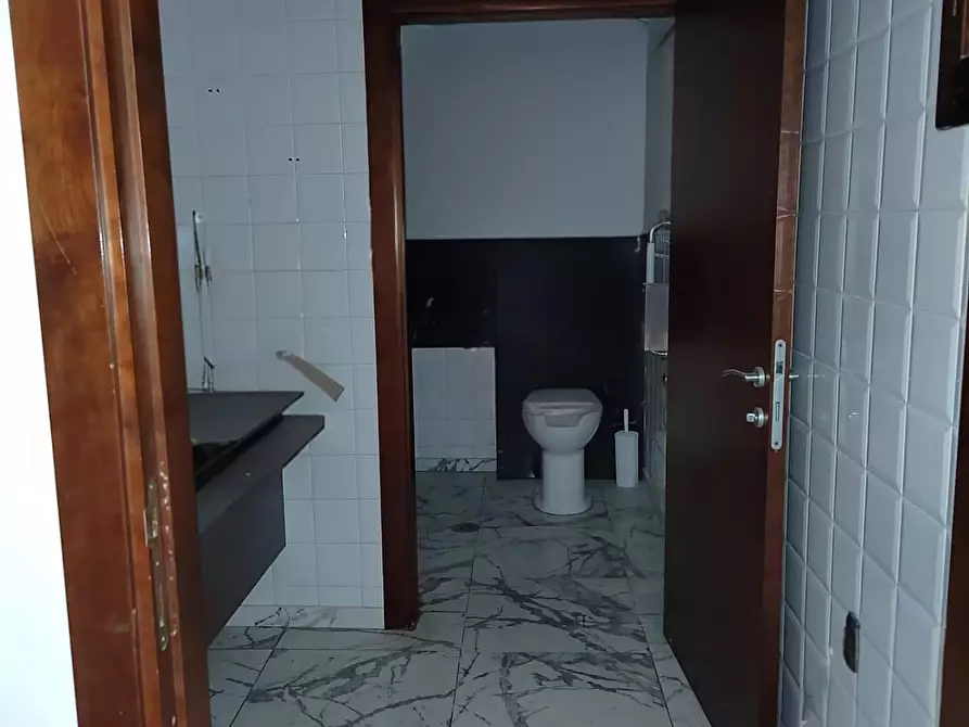 Immagine 7 di Locale commerciale in affitto  a Fucecchio