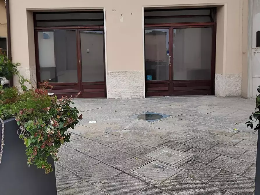 Immagine 8 di Locale commerciale in affitto  a Fucecchio
