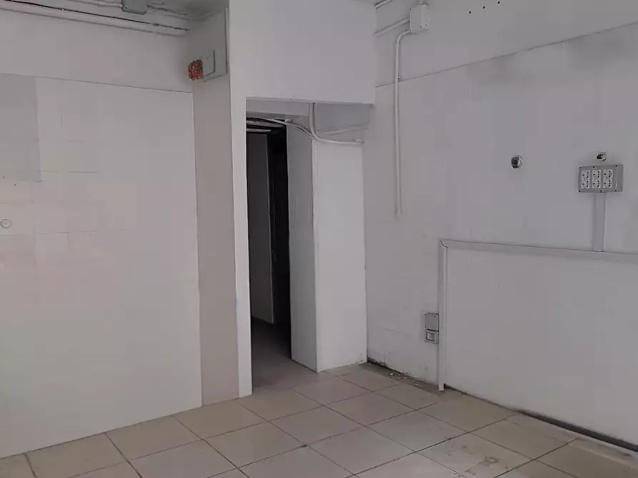 Immagine 2 di Locale commerciale in affitto  a Fucecchio
