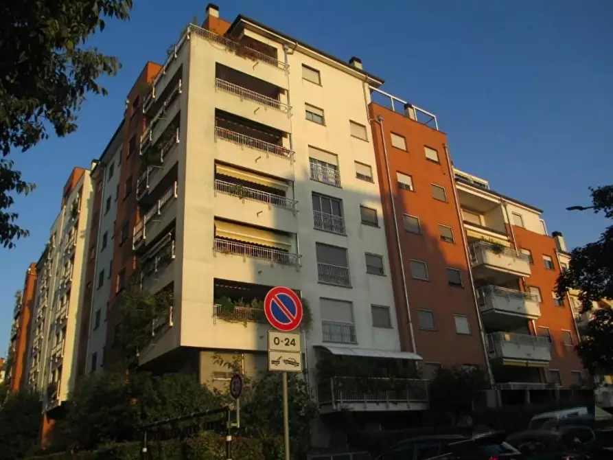 Immagine 2 di Appartamento in vendita  a Milano