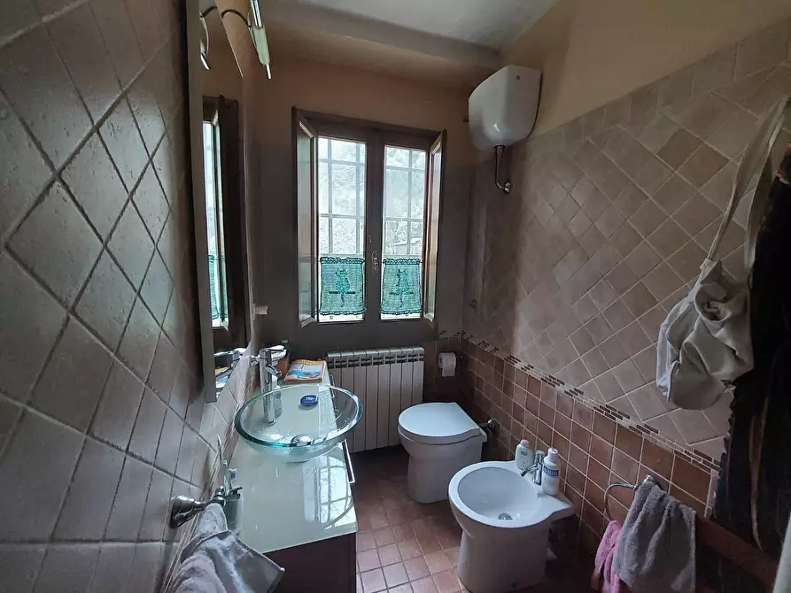 Immagine 41 di Porzione di casa in vendita  a Bagni Di Lucca