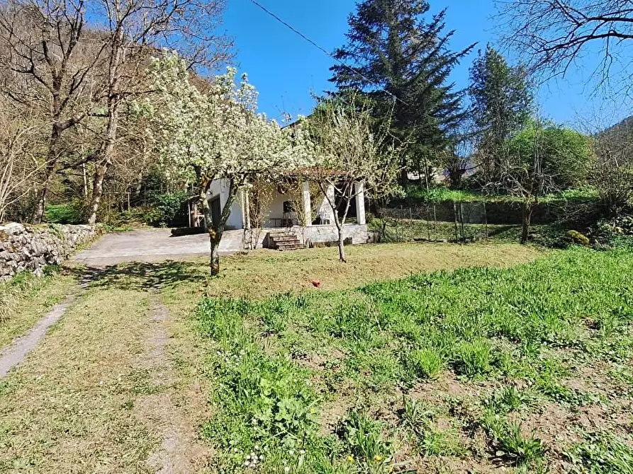 Immagine 2 di Porzione di casa in vendita  a Bagni Di Lucca
