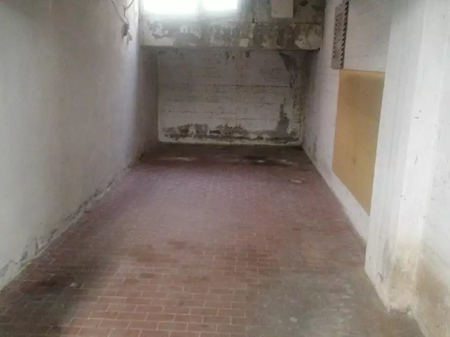 Immagine 5 di Garage in vendita  a Pisa