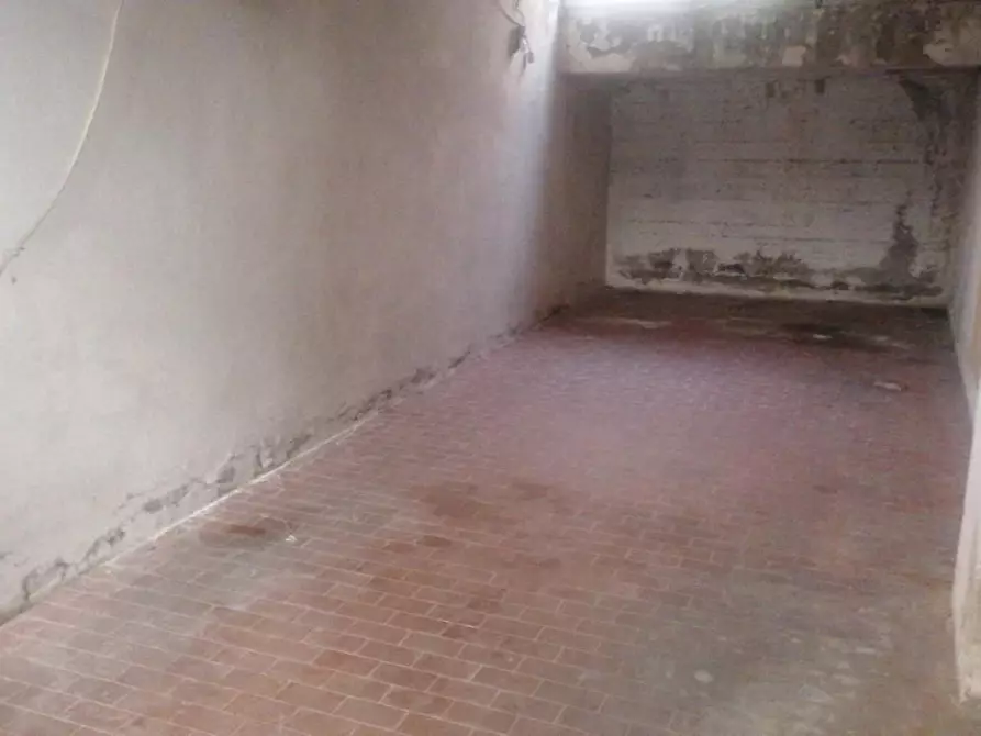 Immagine 1 di Garage in vendita  a Pisa