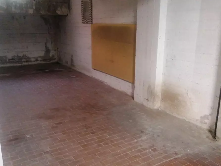 Immagine 3 di Garage in vendita  a Pisa