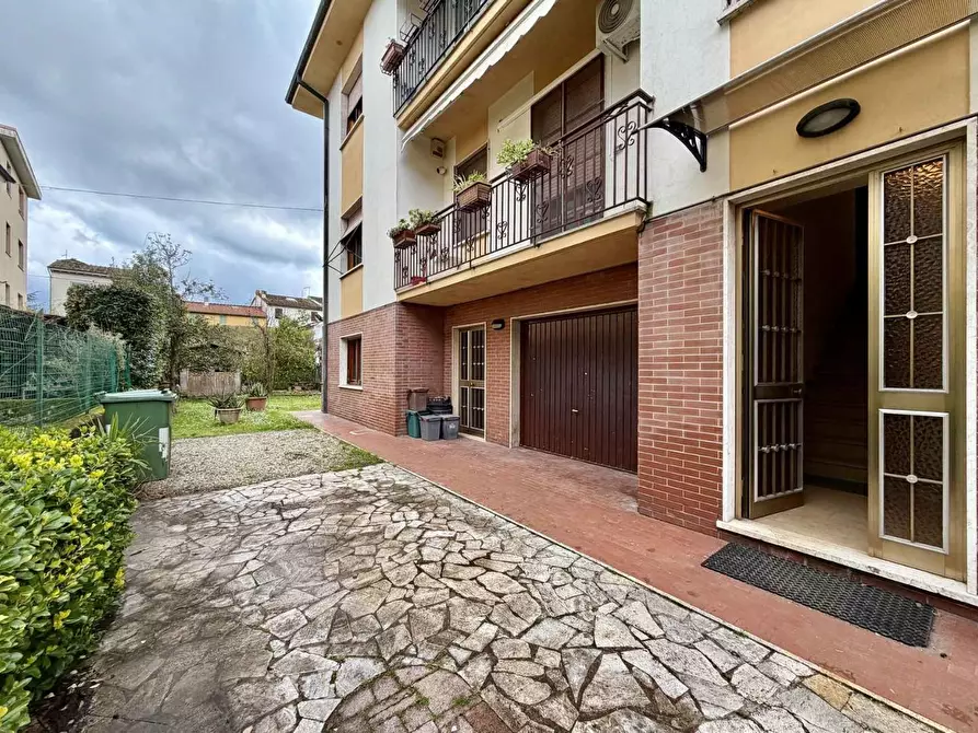 Immagine 7 di Casa bifamiliare in vendita  a Lucca