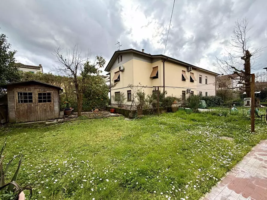 Immagine 6 di Casa bifamiliare in vendita  a Lucca