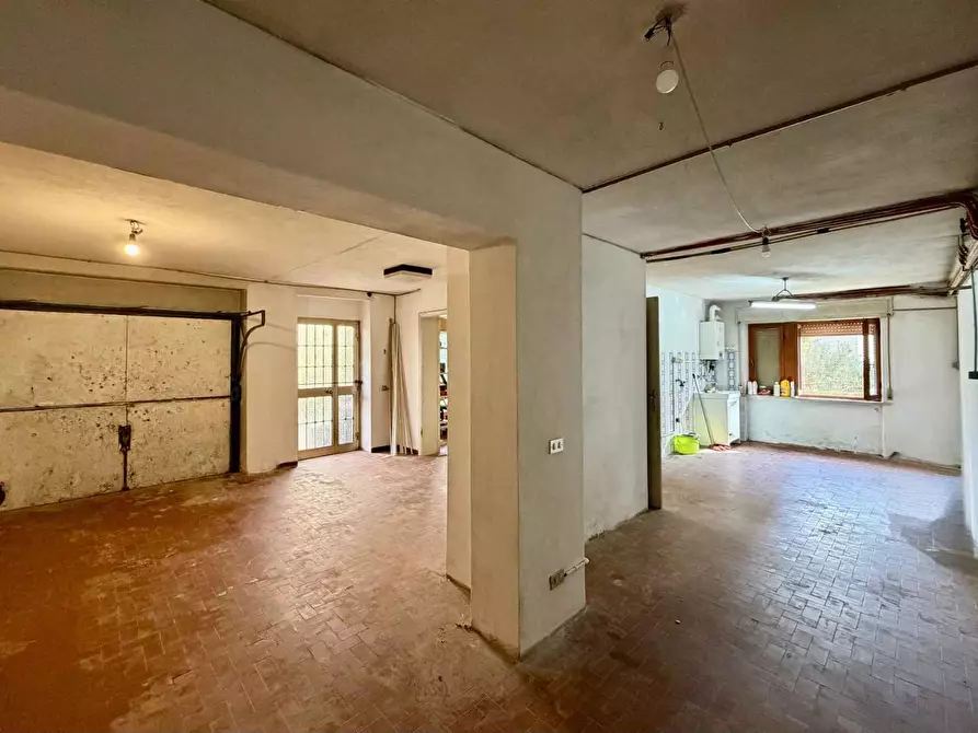 Immagine 43 di Casa bifamiliare in vendita  a Lucca