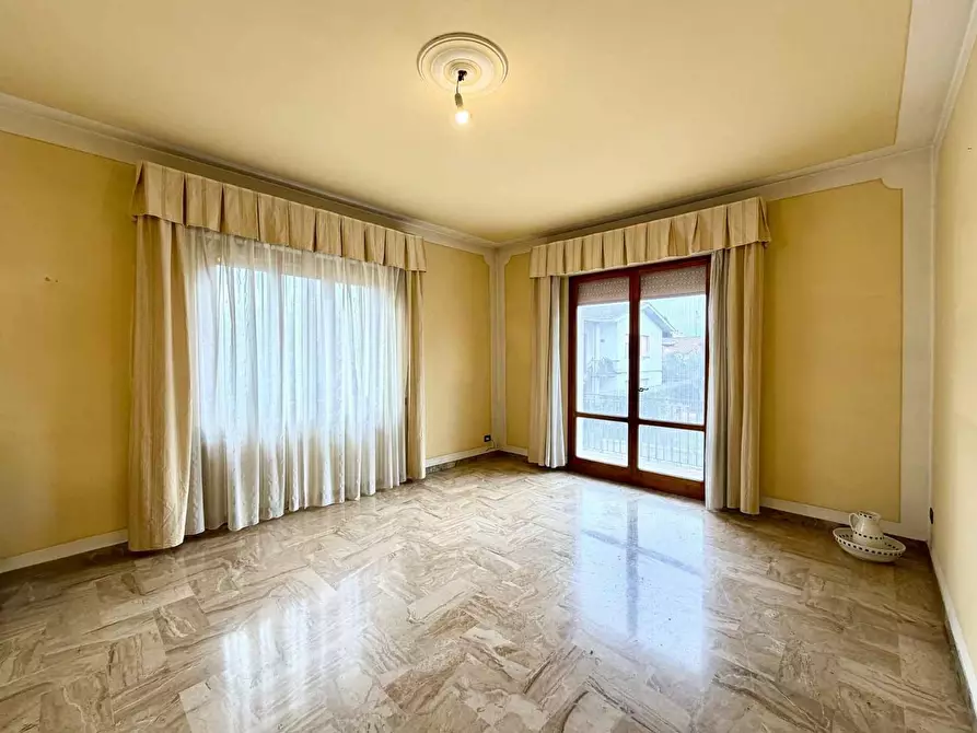 Immagine 1 di Casa bifamiliare in vendita  a Lucca