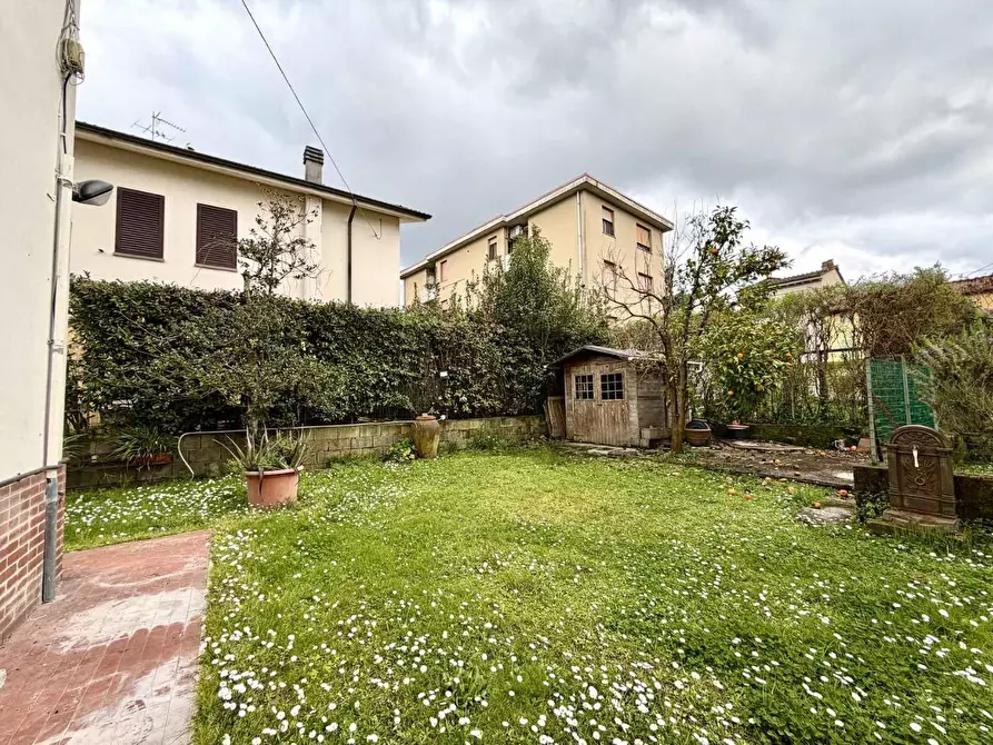 Immagine 31 di Casa bifamiliare in vendita  a Lucca