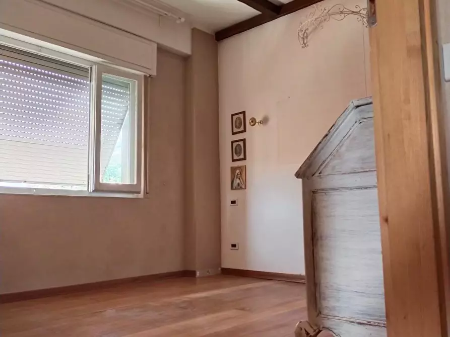 Immagine 11 di Appartamento in vendita  a Carrara