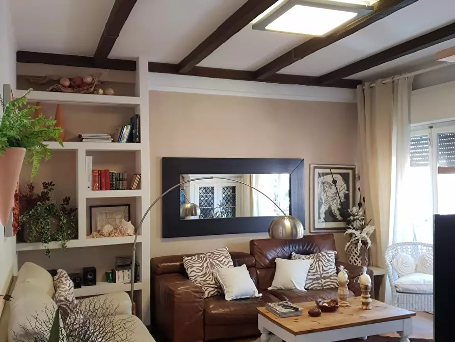 Immagine 17 di Appartamento in vendita  a Carrara