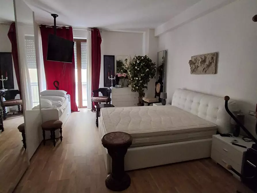 Immagine 2 di Appartamento in vendita  a Livorno